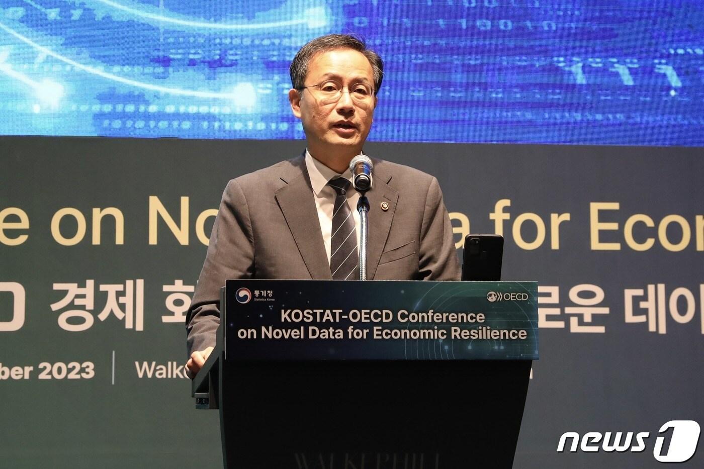 이형일 통계청장이 21일 '통계청-OECD 통계데이터국 공동 국제회의'에서 개회사를 하고 있다.(통계청 제공) 2023.9.21/뉴스1