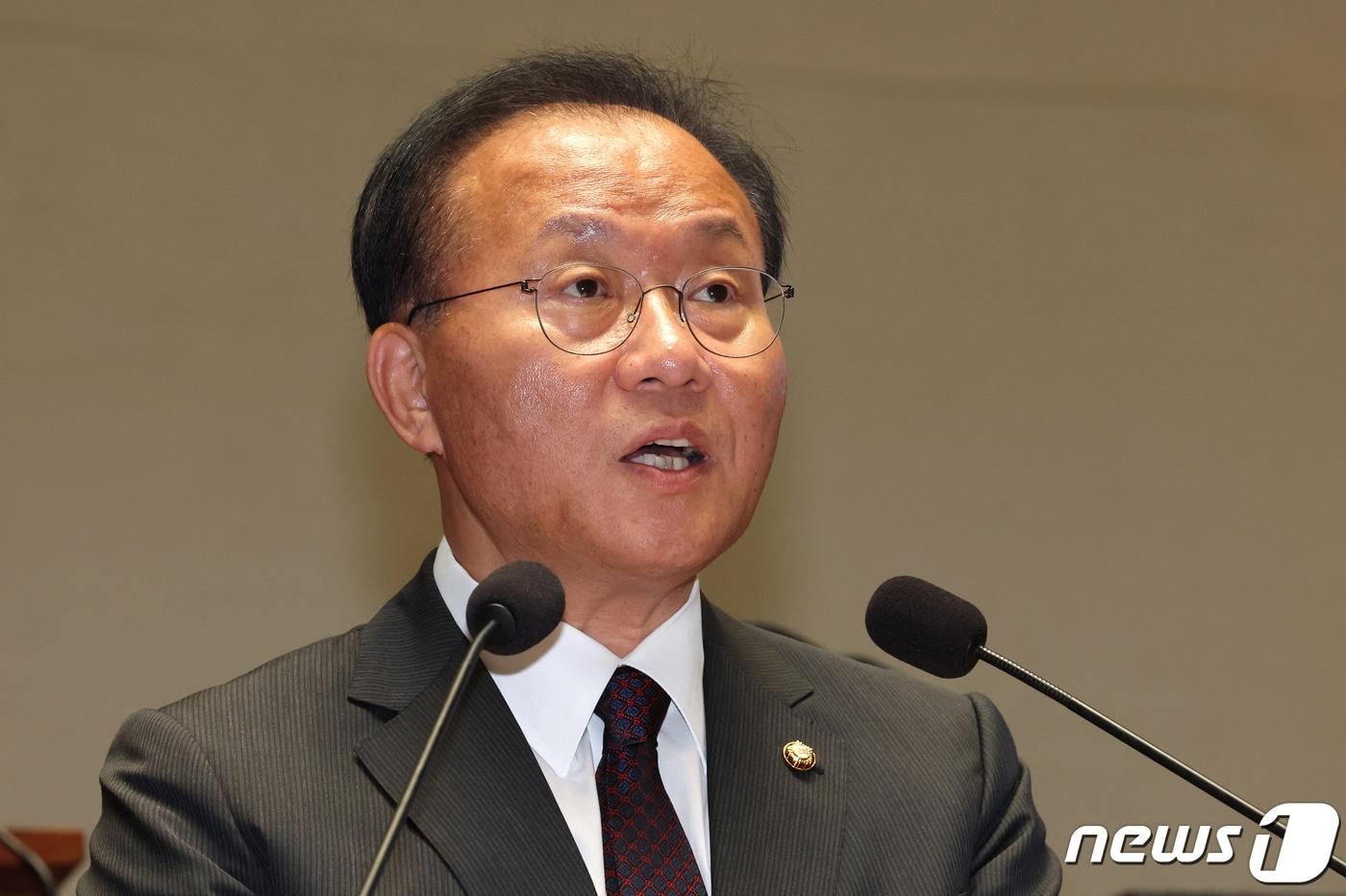 본문 이미지 - 윤재옥 국민의힘 원내대표가 21일 오후 서울 여의도 국회에서 열린 의원총회에서 모두발언을 하고 있다. 2023.9.21/뉴스1 ⓒ News1 황기선 기자