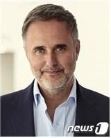 본문 이미지 - , 제4회 지니포럼이 전북 전주에서 21일 개막한 가운데 BNY Mellon 로빈 빈스 회장이 '지니어워즈'를 수상했다.2023.9.21.(전북도 제공)/뉴스1