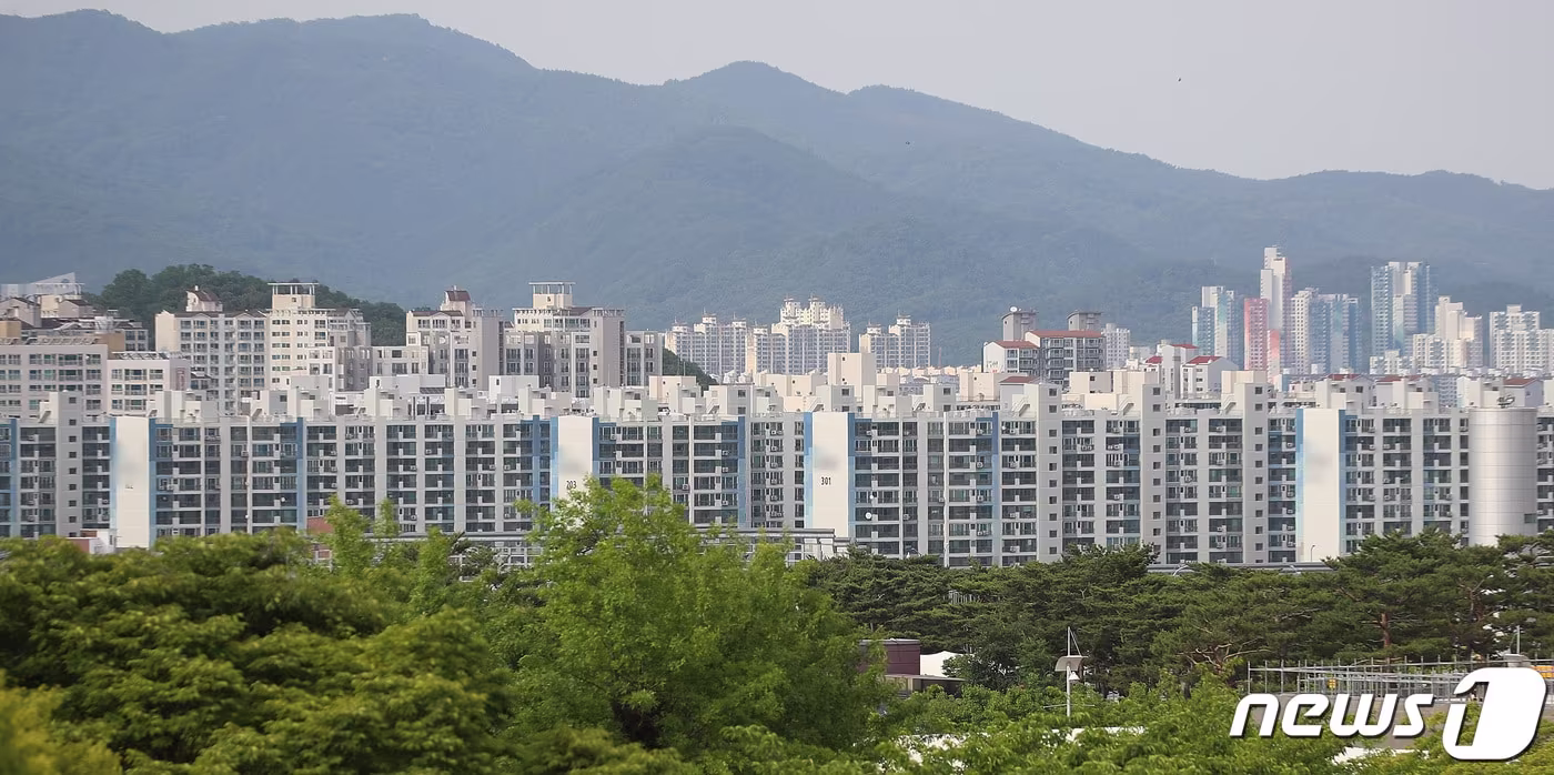 본문 이미지 - 대구의 아파트 매매 중위가격이 18개월 만에 상승 전환했다. 사진은 대구 도심 전경.(사진은 기사 내용과 무관함) ⓒ News1 DB