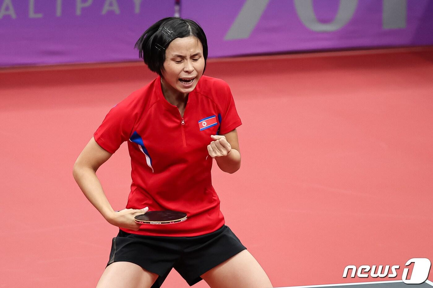본문 이미지 - 편송경이 22일 중국 항저우 공슈 캐널 스포츠 파크 체육관에서 열린 2022 항저우 아시안게임 탁구 여자 단체전 조별리그 C조 1차전 북한과 대만의 경기에서 공격을 시도하고 있다. 2023.9.22/뉴스1 ⓒ News1 유승관 기자