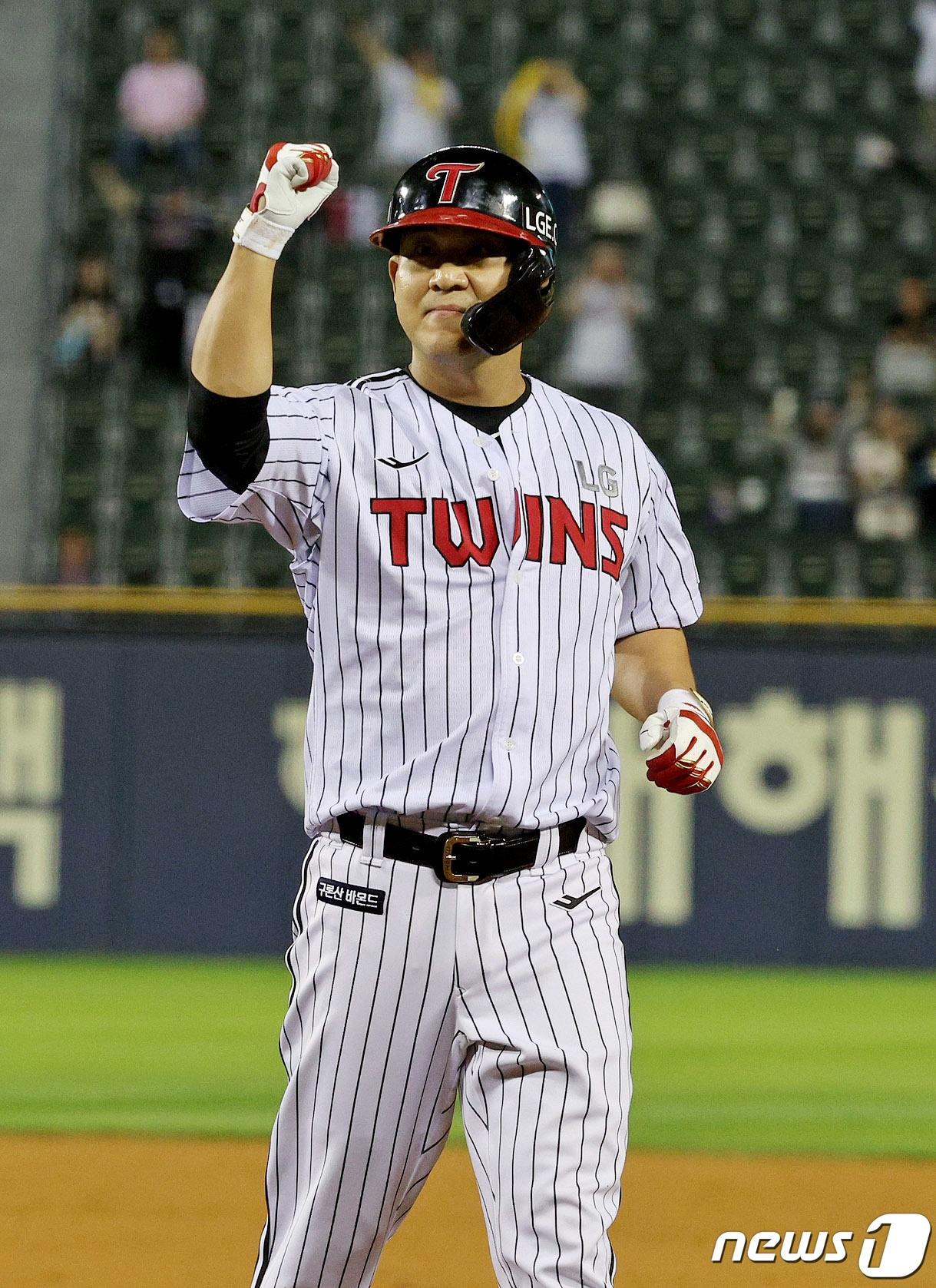 FA 김민성, 사인 앤드 트레이드로 롯데행…2+1년 9억원 계약 - 뉴스1