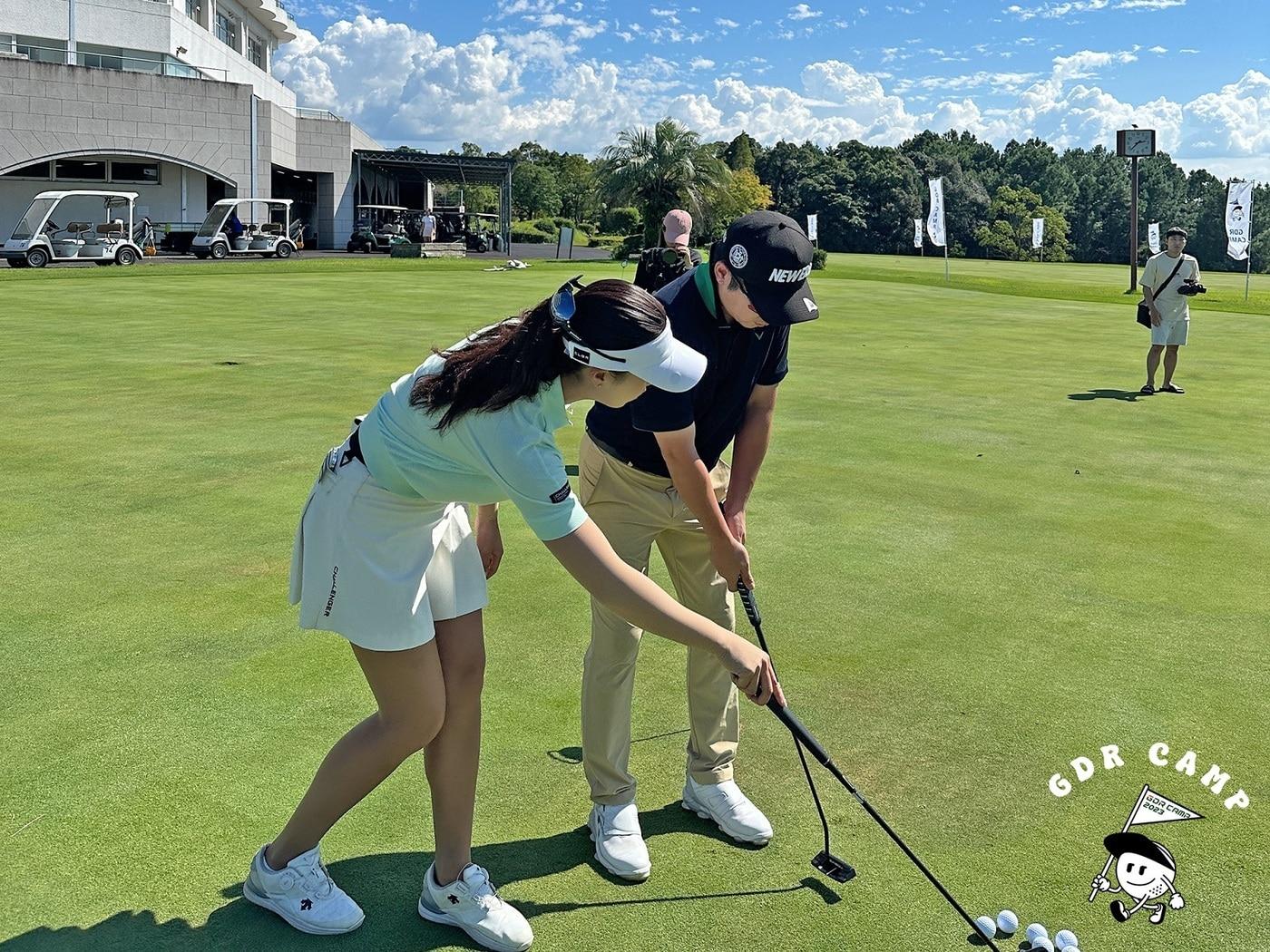 본문 이미지 -  골프존 GDR아카데미 해외 필드 레슨 프로그램 GDR 캠프 퍼팅레슨 모습(골프존 제공)