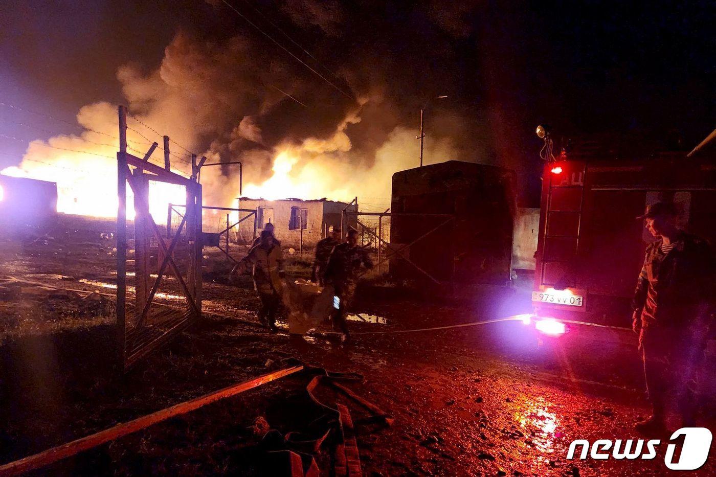 25일(현지시간) 분쟁지인 나고르노-카라바흐의 중심 도시 스테파나케르트의 주유소에서 폭발이 발생했다. ⓒ AFP=뉴스1 ⓒ News1 김민수 기자