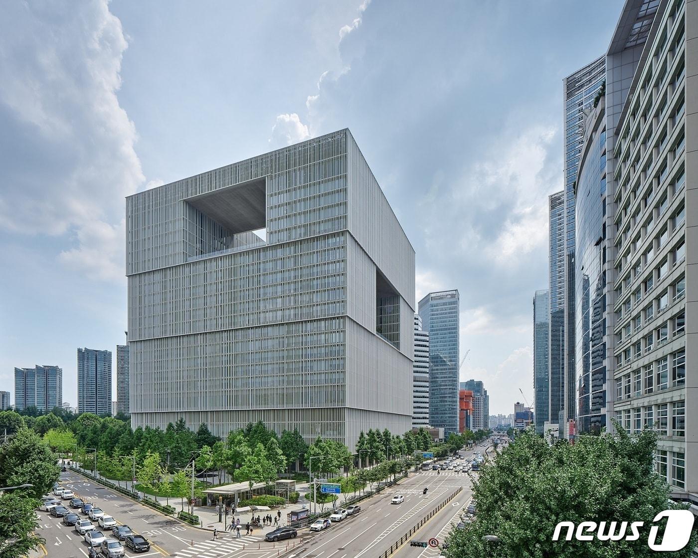 본문 이미지 - 아모레퍼시픽 용산 본사 전경.(아모레퍼시픽제공)