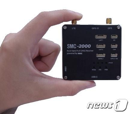 본문 이미지 - 씨너렉스가 출시한 MBC RTK GPS 기반 초정밀 위성항법장치인 SMC-2000 Robotics Kit(씨너렉스 제공)