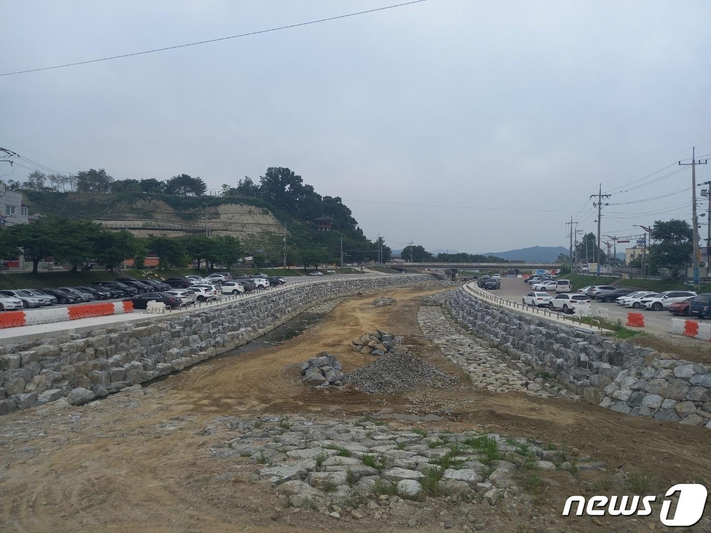 본문 이미지 -  28일 충북 음성군이 자연재해로부터 안전한 선제적 재해 예방 체계를 구축한다고 밝혔다. 사진은 무극지구 사업 현장.(음성군 제공)2023.9.28/뉴스1