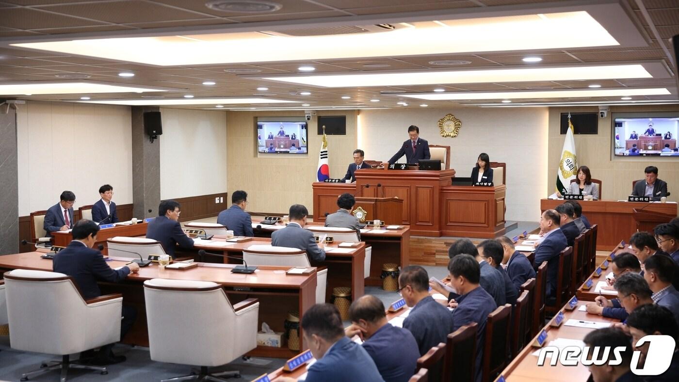 본문 이미지 - 전북 장수군의회가 26일 제353회 임시회를 열고 8일간의 일정을 마무리했다.(장수군의회 제공)2023.9.26/뉴스1