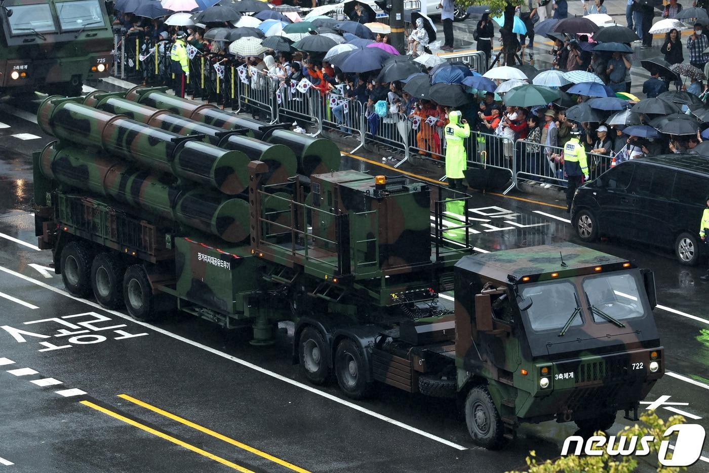 26일 오후 서울 세종대로 일대에서 열린 건군 75주년 국군의날 시가행진에서 장거리 지대공 유도무기(L-SAM)가 기동하고 있다. 2023.9.26/뉴스1 ⓒ News1 구윤성 기자