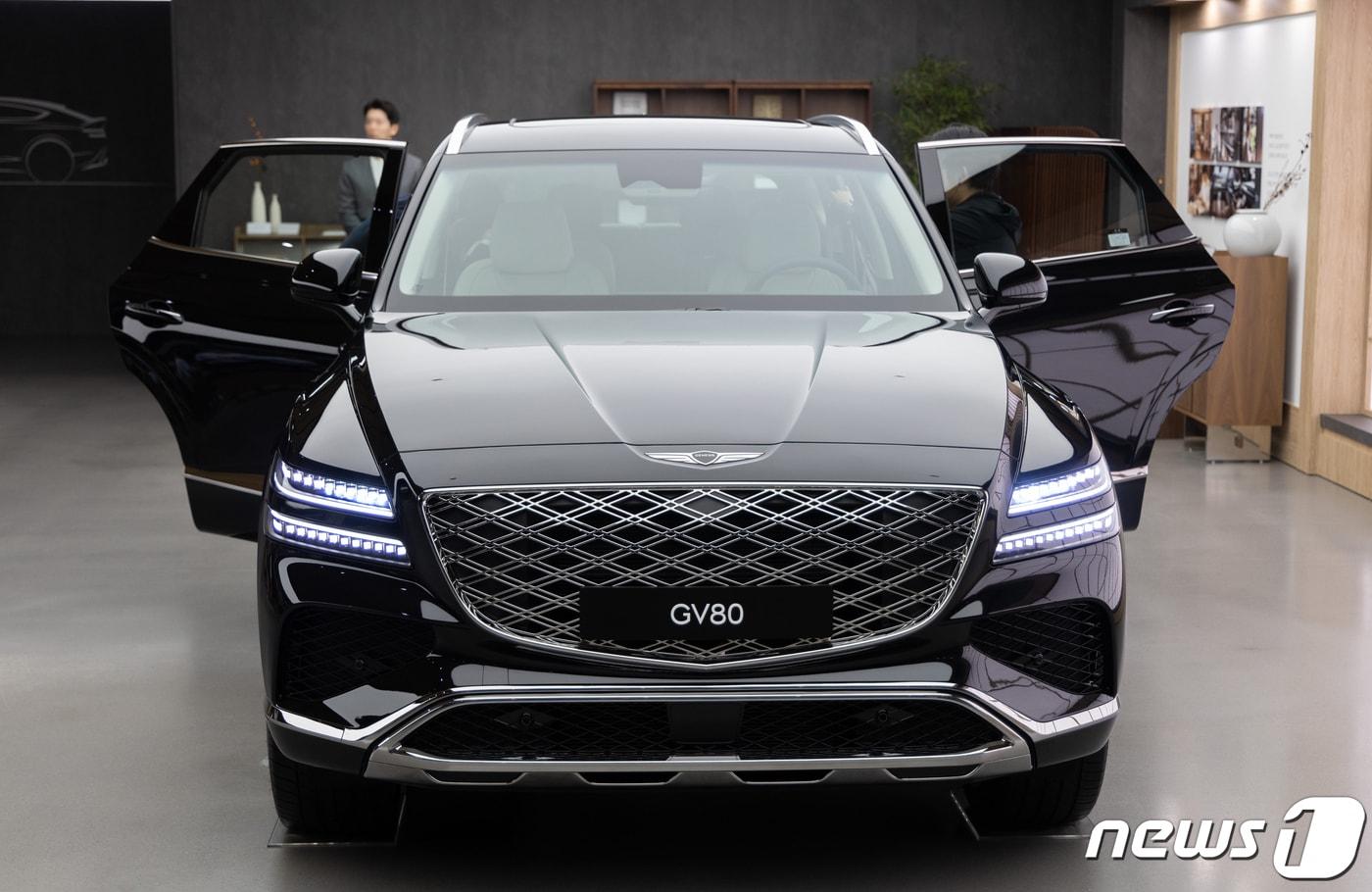 지난 26일 오후 경기도 용인시 제네시스 수지전시장에서 현대자동차 프리미엄 브랜드 제네시스 SUV(스포츠유틸리티차) GV80 부분변경 모델이 공개되고 있다. 2023.9.27/뉴스1 ⓒ 뉴스1 이재명 기자