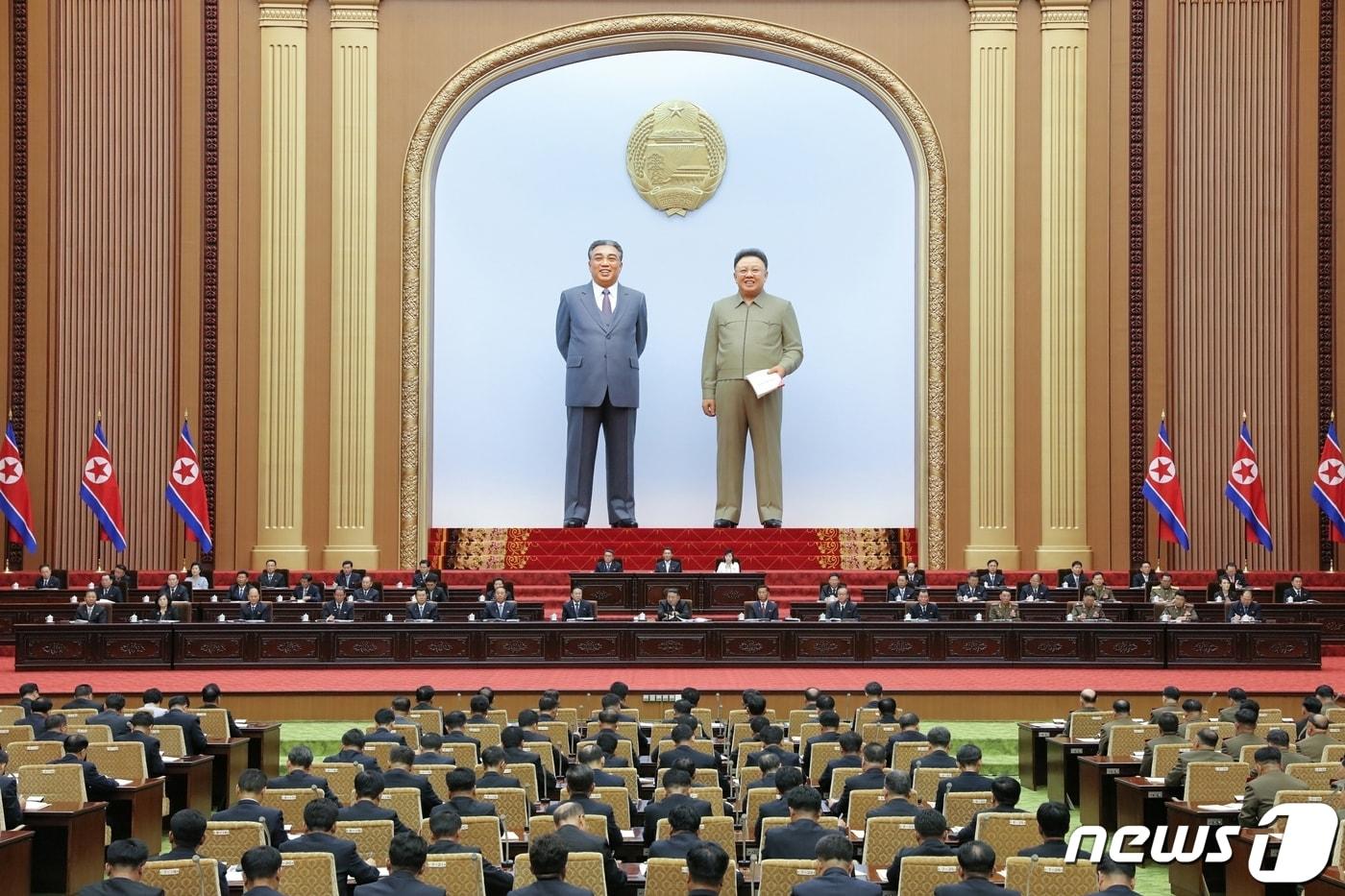 (평양 노동신문=뉴스1) = 북한 최고인민회의 제14기 제9차 회의가 지난 26~27일 평양 만수대의사당에서 개최됐다고 28일 노동당 기관지 노동신문이 보도했다. 이번 회의에선 '핵무력 정책'을 북한 헌법에 명시했다. [국내에서만 사용가능. 재배포 금지. DB 금지. For Use Only in the Republic of Korea. Redistribution Prohibited] rodongphoto@news1.kr