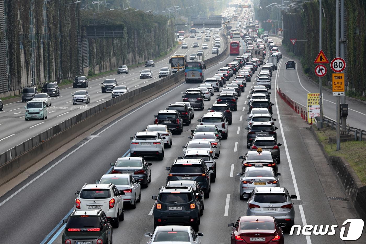 본문 이미지 - 경부고속도로 모습. 2023.9.28/뉴스1 ⓒ News1 박지혜 기자