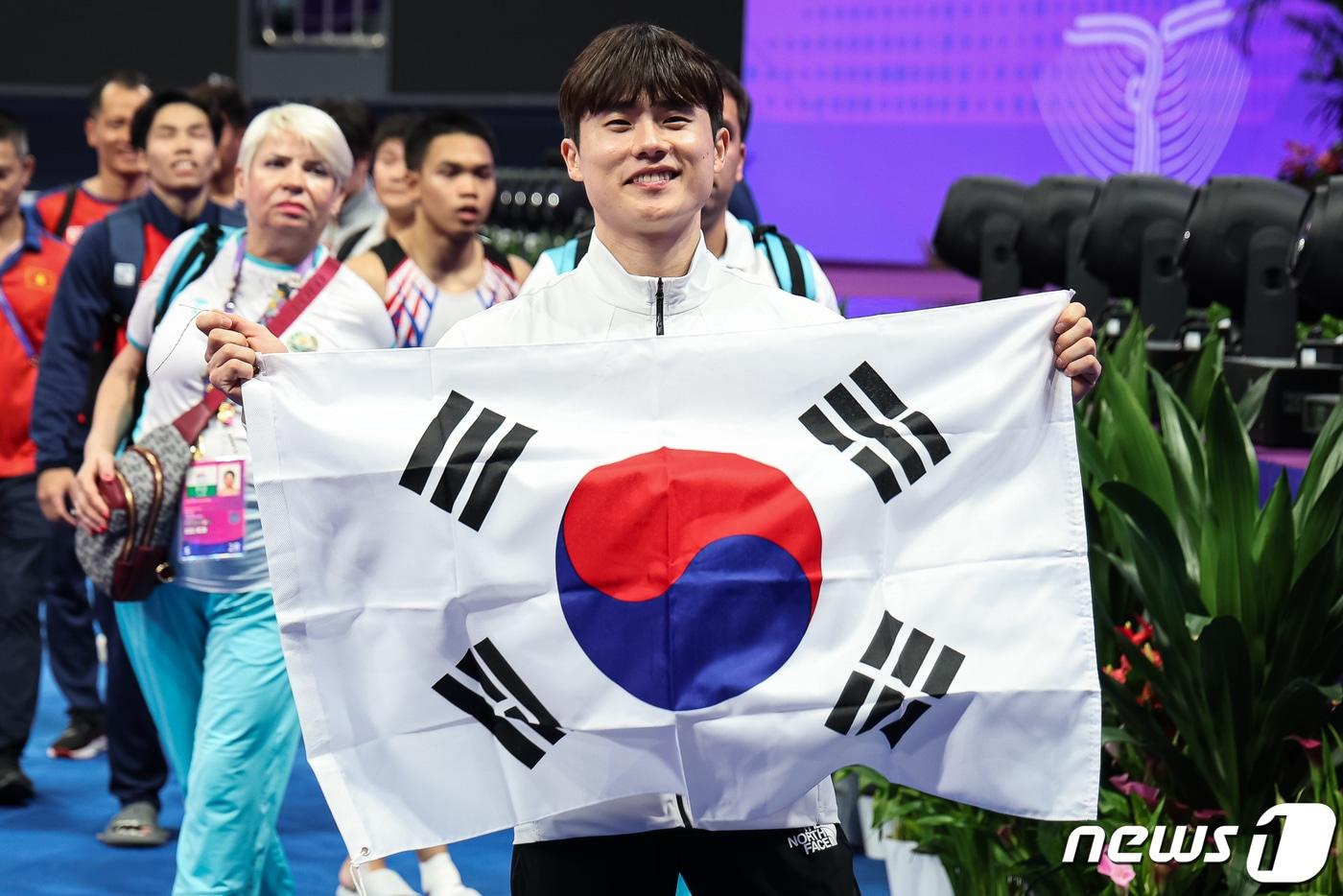 본문 이미지 - 김한솔은 아시안게임 남자 마루운동 2연패를 달성했다. 2023.9.28/뉴스1 ⓒ News1 유승관 기자