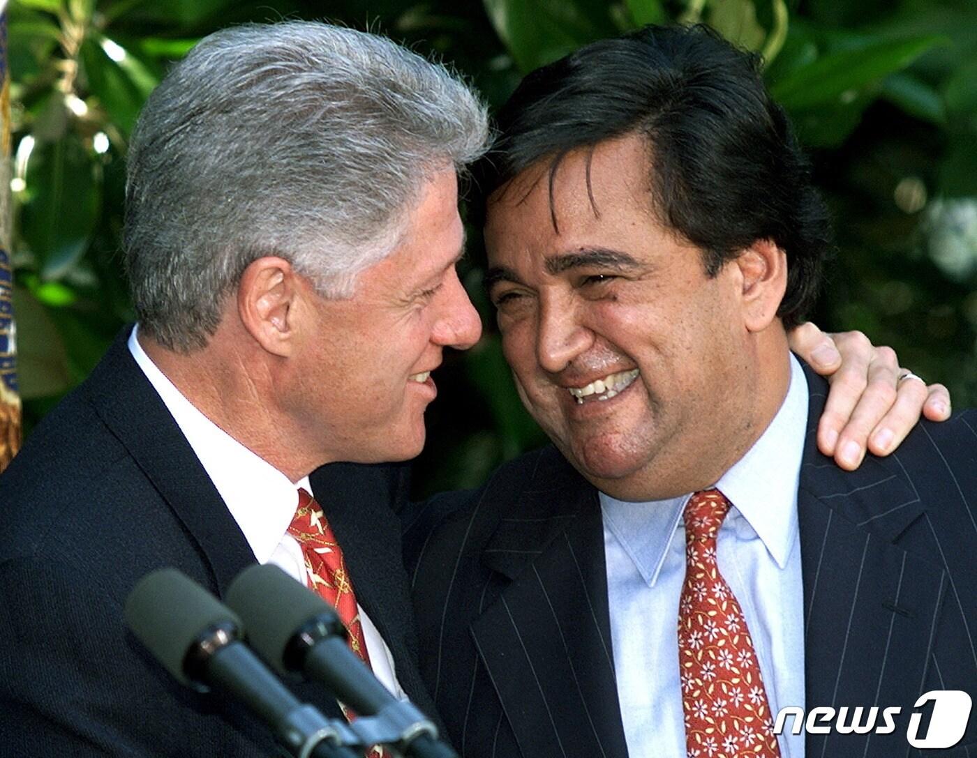 본문 이미지 - 빌 리처드슨 전 유엔주재 미국 대사(오른쪽) ⓒ AFP=뉴스1