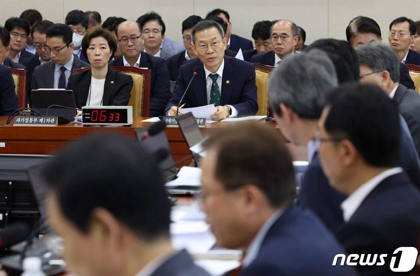 본문 이미지 - 이종호 과학기술정보통신부 장관이 4일 오전 서울 여의도 국회에서 열린 과학기술정보방송통신위원회 전체회의에서 의원들의 질의에 답변하고 있다. 2023.9.4/뉴스1 ⓒ News1 송원영 기자