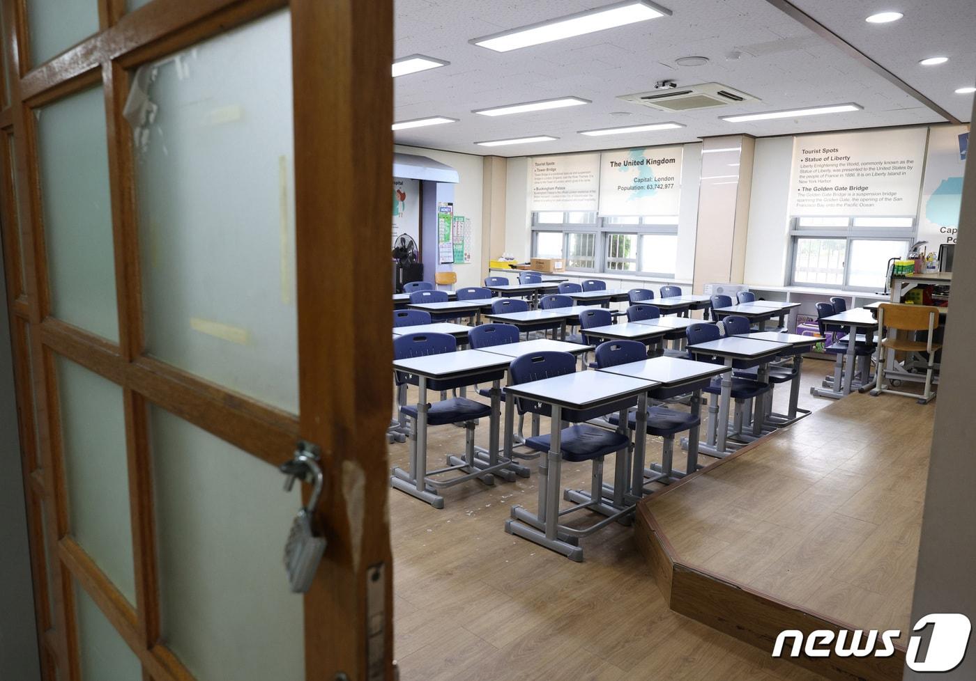 서울 서이초 교사 49재 추모일을 '공교육 멈춤의 날'로 정한 4일 오후 서울의 한 초등학교 교실이 텅 비어 있다.  2023.9.4/뉴스1 ⓒ News1 