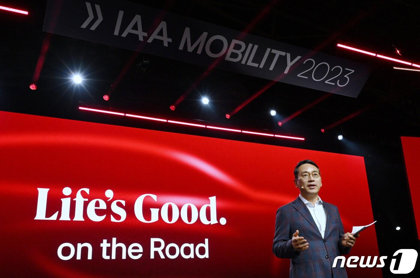 LG전자 CEO 조주완 사장이 지난 2023년 9월4일&#40;현지시간&#41; 독일 뮌헨에서 열린 ‘IAA 모빌리티 2023’ 프레스 콘퍼런스에서 &#39;이동 공간에서 즐기는 라이프스굿&#40;Taking &#39;Life’s Good&#39; on the Road&#41;&#39;을 주제로 LG전자가 바라보는 모빌리티 산업과 미래 비전 등을 소개하고 있다. &#40;LG전자 제공&#41; 2023.9.4/뉴스1