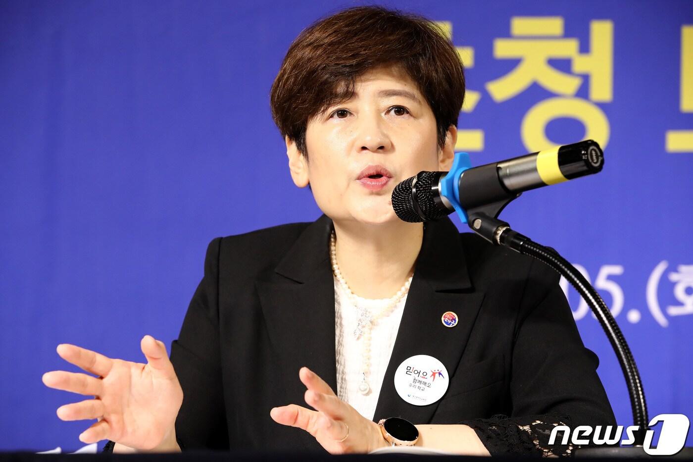 본문 이미지 - 강은희 대구시교육감이 5일 오전 대구 남구 이천동 대구아트파크에서 열린 대구·경북 중견언론인모임 아시아포럼21 주최 초청토론회에 참석해 기조연설을 하고 있다. 2023.9.5/뉴스1 ⓒ News1 공정식 기자