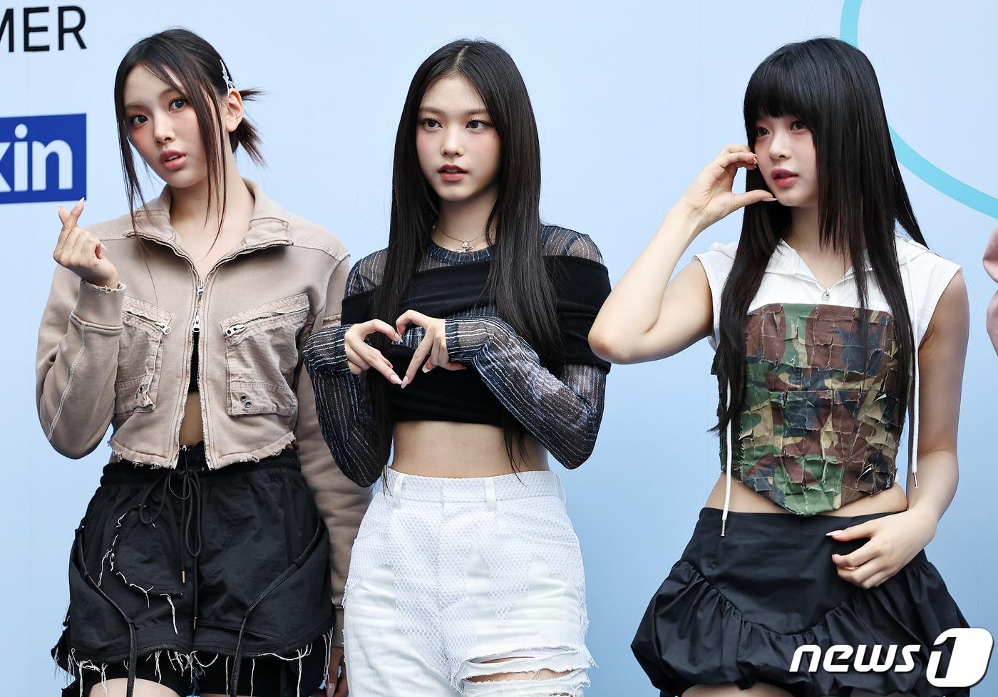 본문 이미지 - 뉴진스 혜인(왼쪽부터), 해린, 하니ⓒ 뉴스1 김진환 기자