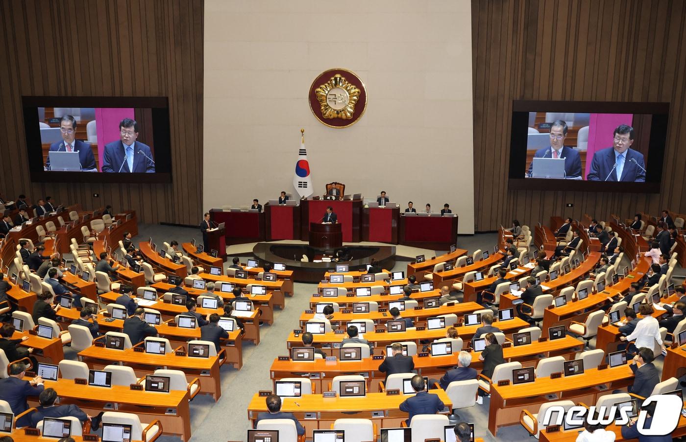 본문 이미지 - 설훈 더불어민주당 의원이 5일 오후 서울 여의도 국회에서 열린 정치분야 대정부질문에서 한덕수 국무총리에게 질의를 하고 있다. 2023.9.5/뉴스1 ⓒ News1 송원영 기자