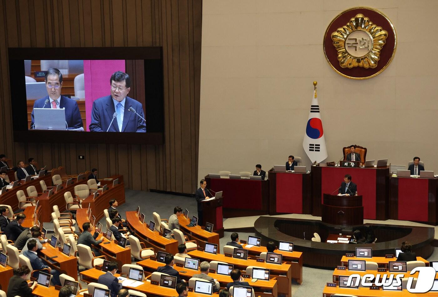 본문 이미지 - 설훈 더불어민주당 의원이 5일 오후 서울 여의도 국회에서 열린 정치분야 대정부질문에서 한덕수 국무총리에게 질의를 하고 있다. 2023.9.5/뉴스1 ⓒ News1 송원영 기자