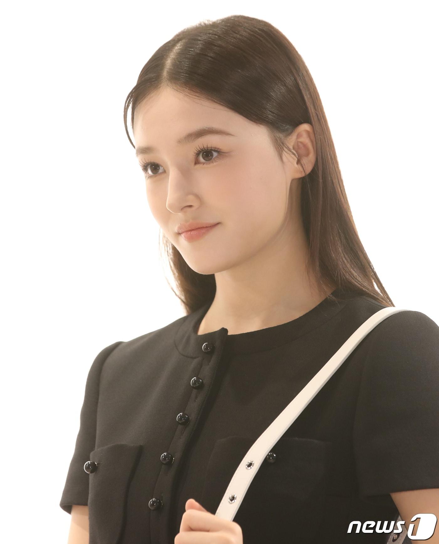 본문 이미지 - 모모랜드 전 멤버 낸시가 5일 서울 서초구 찰스앤키스 강남 플래그십 매장에서 진행된 오프닝 이벤트에서 포즈를 취하고 있다. 2023.9.5/뉴스1 ⓒ News1 권현진 기자