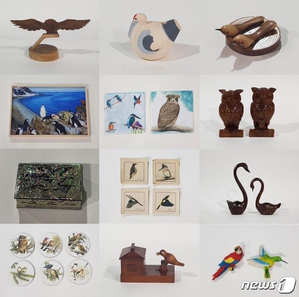 본문 이미지 - 이우신 명예교수가 기증한 새공예품 (신안군 제공)/뉴스1 