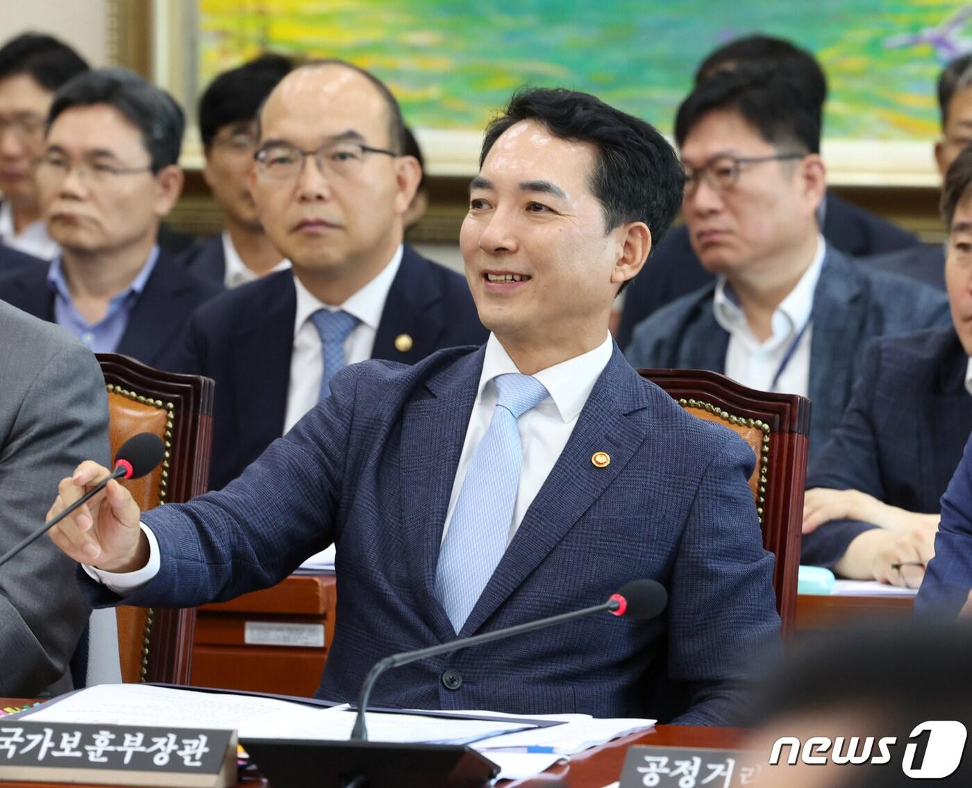 본문 이미지 - 박민식 국가보훈부 장관이 6일 서울 여의도 국회에서 열린 정무위원회 전체회의에 출석해 자리에 앉아 있다. 2023.9.6/뉴스1 ⓒ News1 송원영 기자