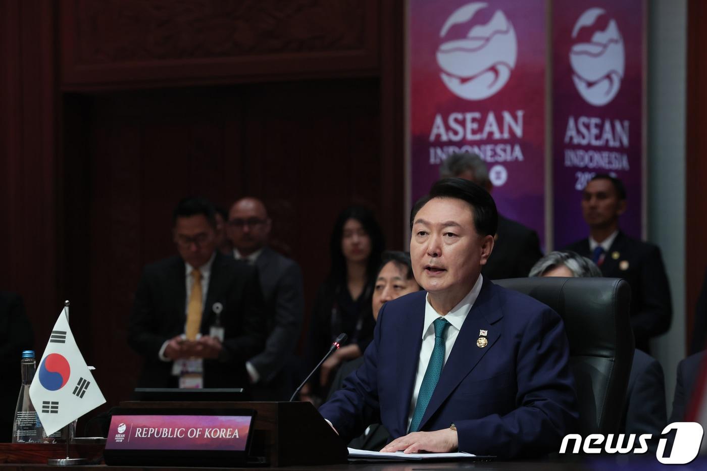 본문 이미지 - 윤석열 대통령이 6일(현지시간) 자카르타 컨벤션센터에서 열린 한-아세안 정상회의에서 발언하고 있다. (대통령실 제공) 2023.9.6/뉴스1 ⓒ News1 오대일 기자