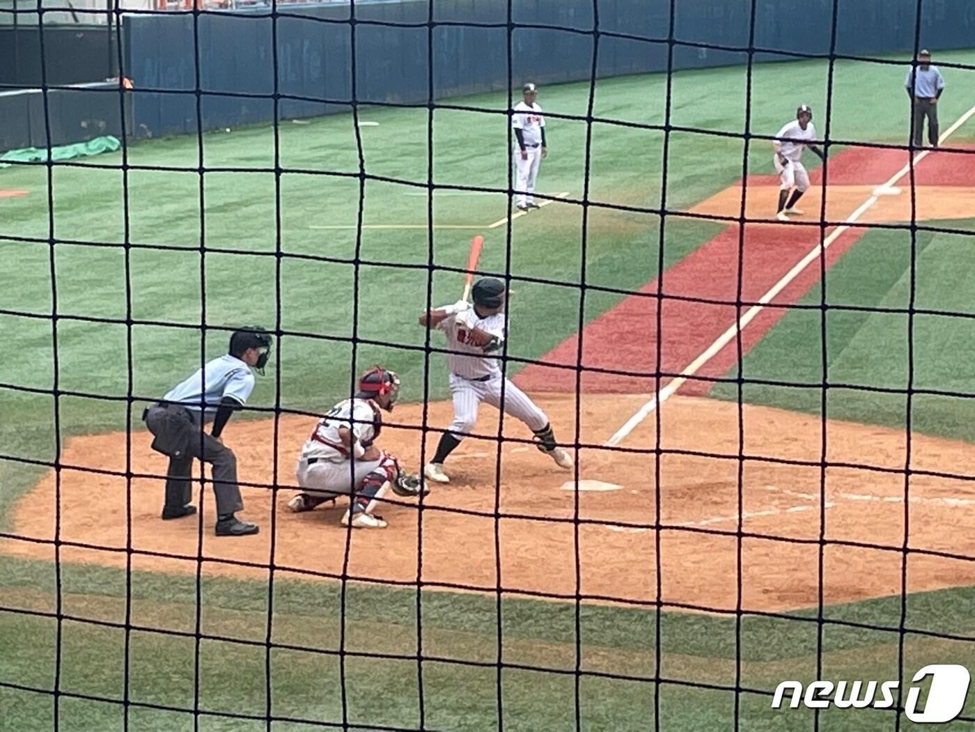 본문 이미지 - 충북 청주 세광고등학교 야구부가 6일 치러진 51회 봉황대기 전국고교야구대회 준결승에서 대구상원고를 5대4로 누르고 결승에 진출했다.(충북도교육청 제공)/뉴스1