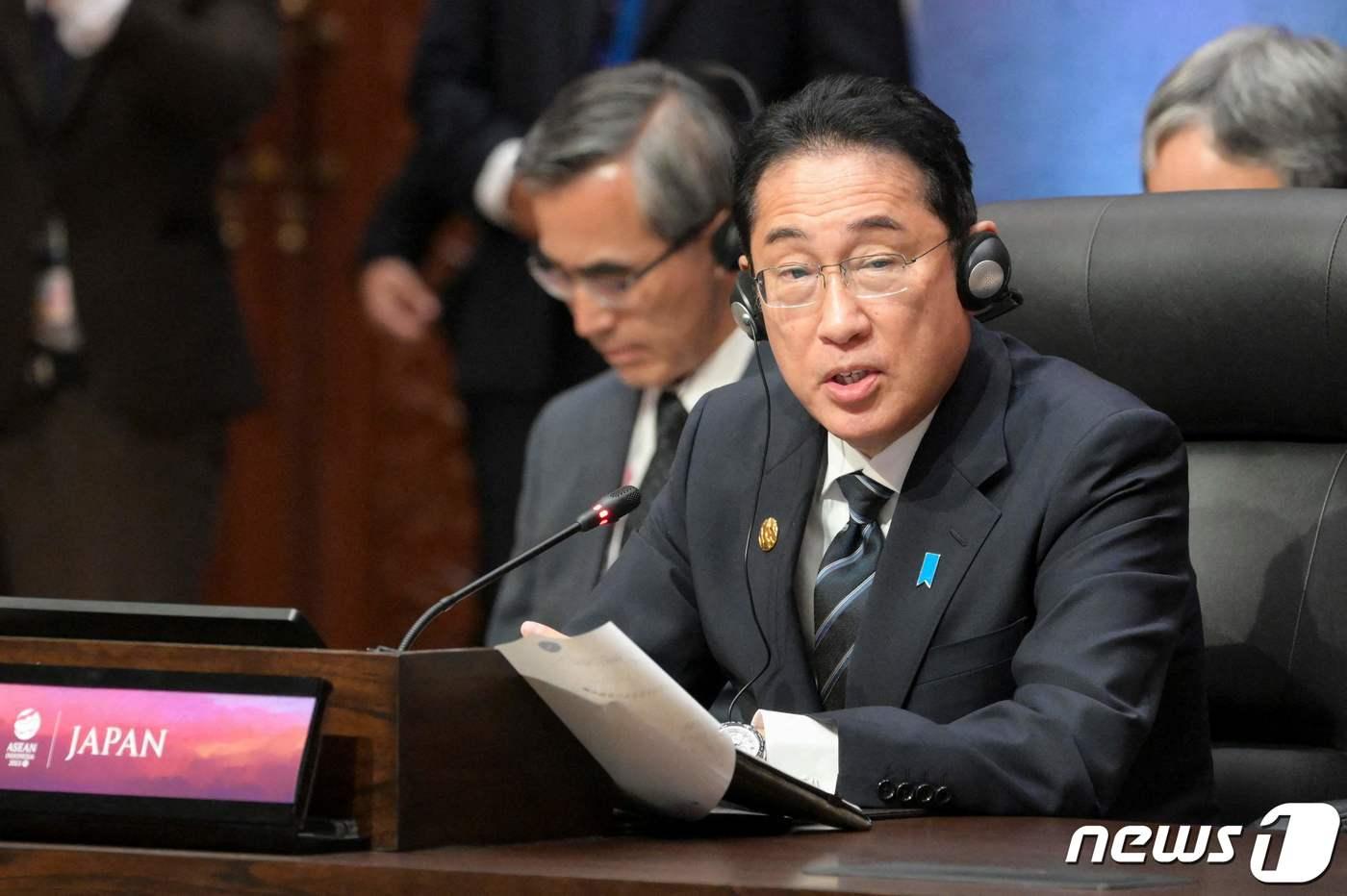 본문 이미지 - 기시다 후미오 일본 총리가 6일(현지시간) 인도네시아 자카르타 컨벤션 센터에서 열린 아세안 정상회의 중 일본-아세안 정상회담에 참석을 하고 있다. 2023.9.7 ⓒ AFP=뉴스1 ⓒ News1 우동명 기자