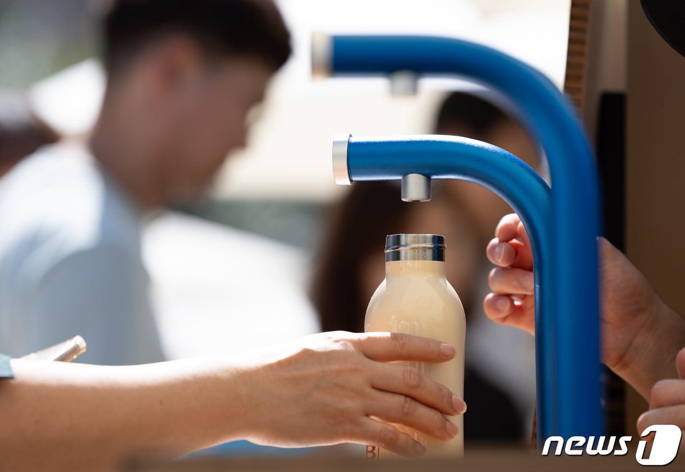 텀블러 사용하는 시민./뉴스1 ⓒ News1 이재명 기자