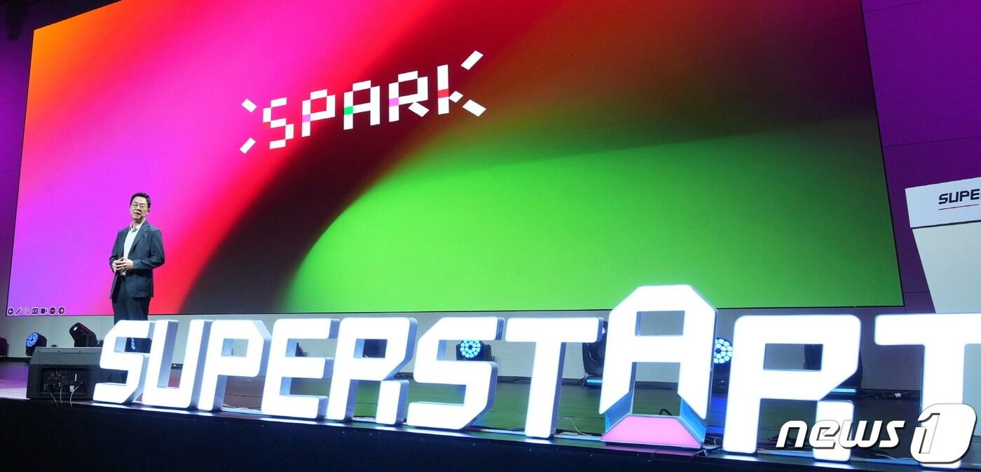 박일평 LG사이언스파크 대표가 7일 서울 마곡 LG사이언스파크에서 열린 오픈 이노베이션 행사 ‘슈퍼스타트 데이 2023(SUPERSTART DAY 2023)’에서 개회사를 하고 있다. (LG 제공) 2023.9.7/뉴스1