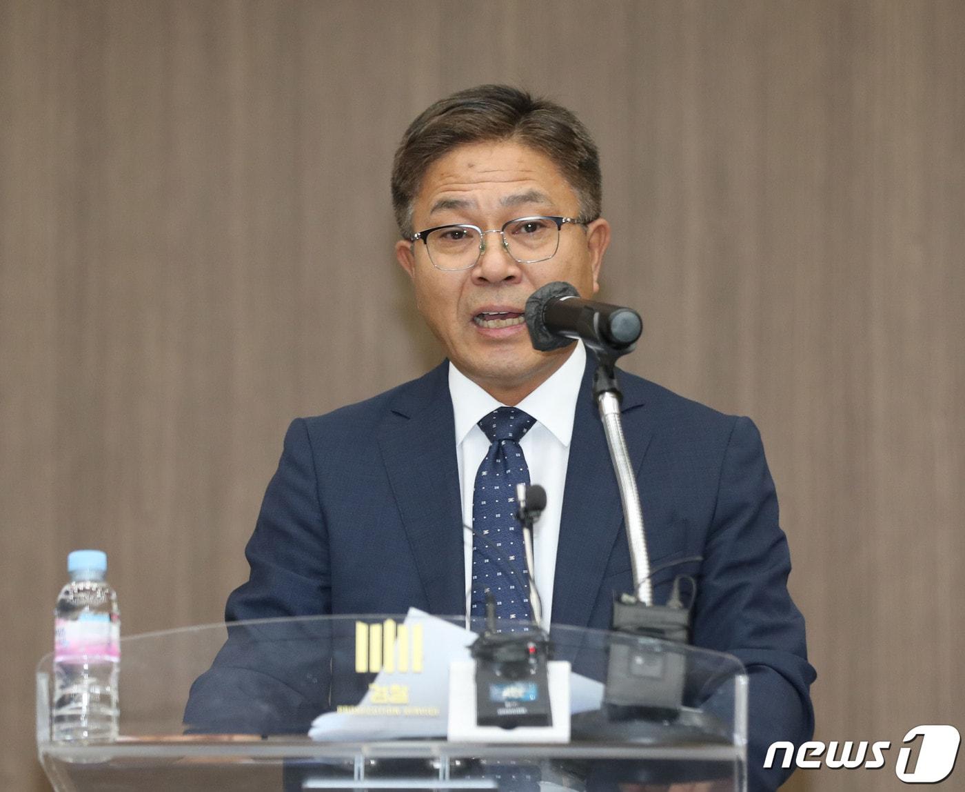 본문 이미지 - 신봉수 전 수원지검장 ⓒ 뉴스1 김영운 기자