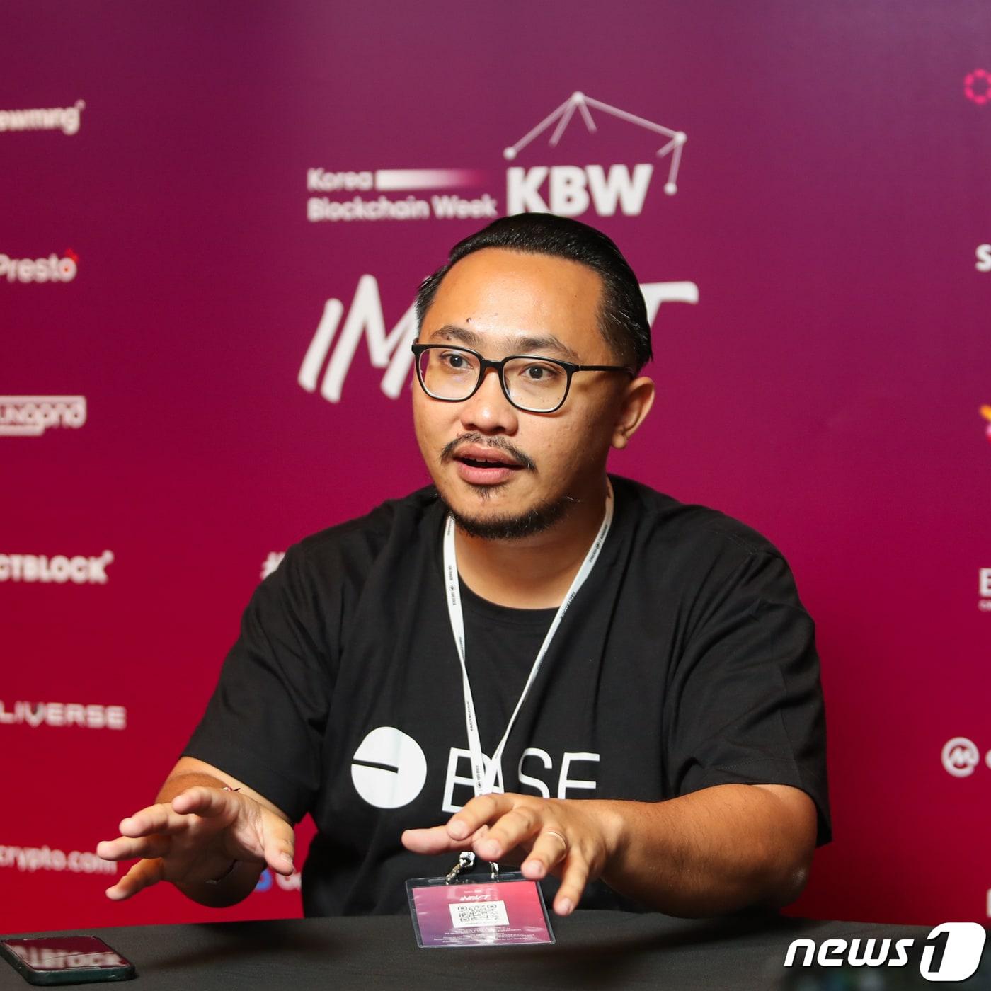 본문 이미지 - 길리아노 옥타비우스 코인베이스 아시아 총괄이 <뉴스1>과 인터뷰하고 있다.