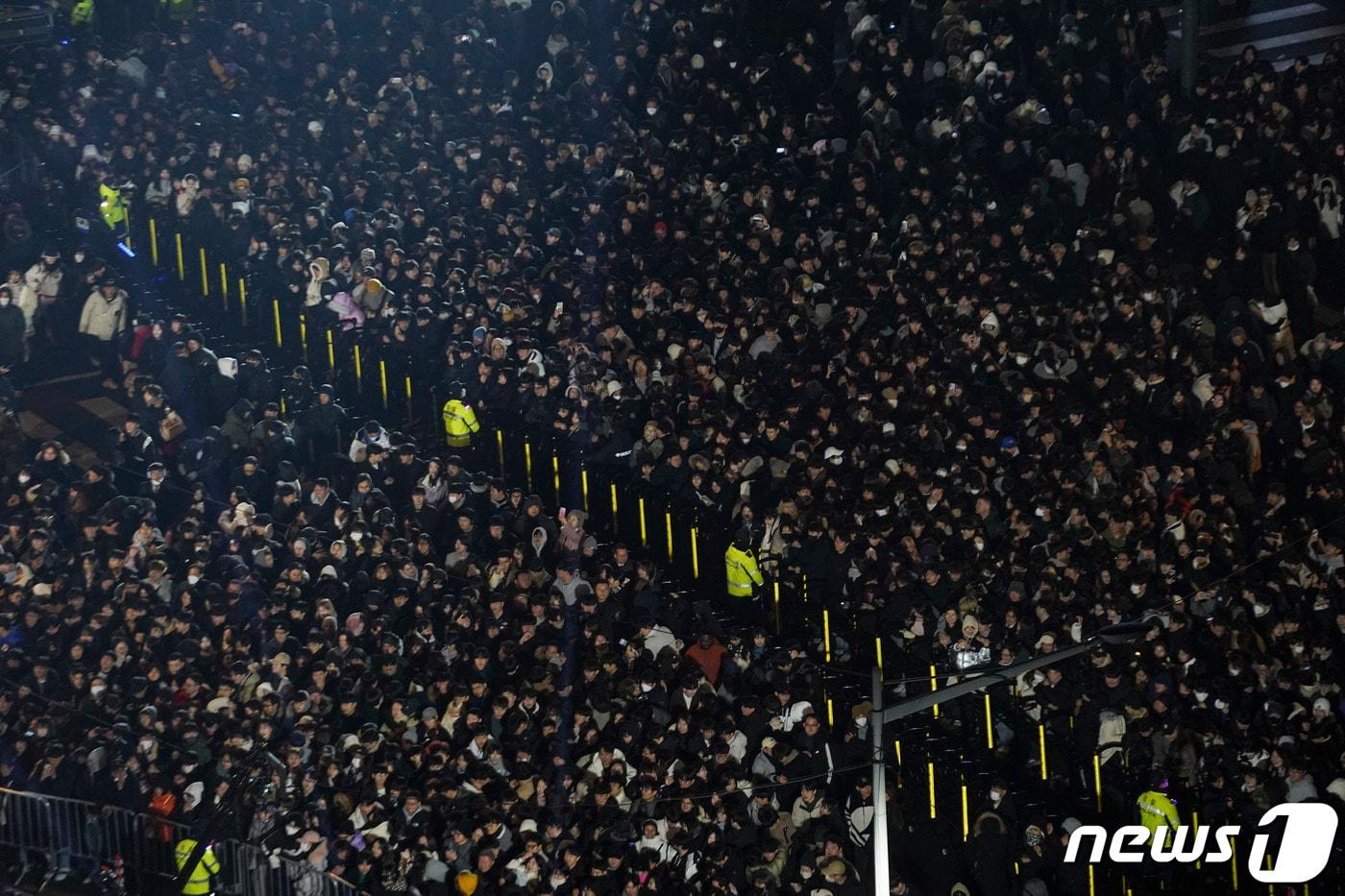 올 1월 서울 종로구 보신각에서 열린 제야의 종 타종행사 때 시민이 모인 모습. (사진공동취재단) 