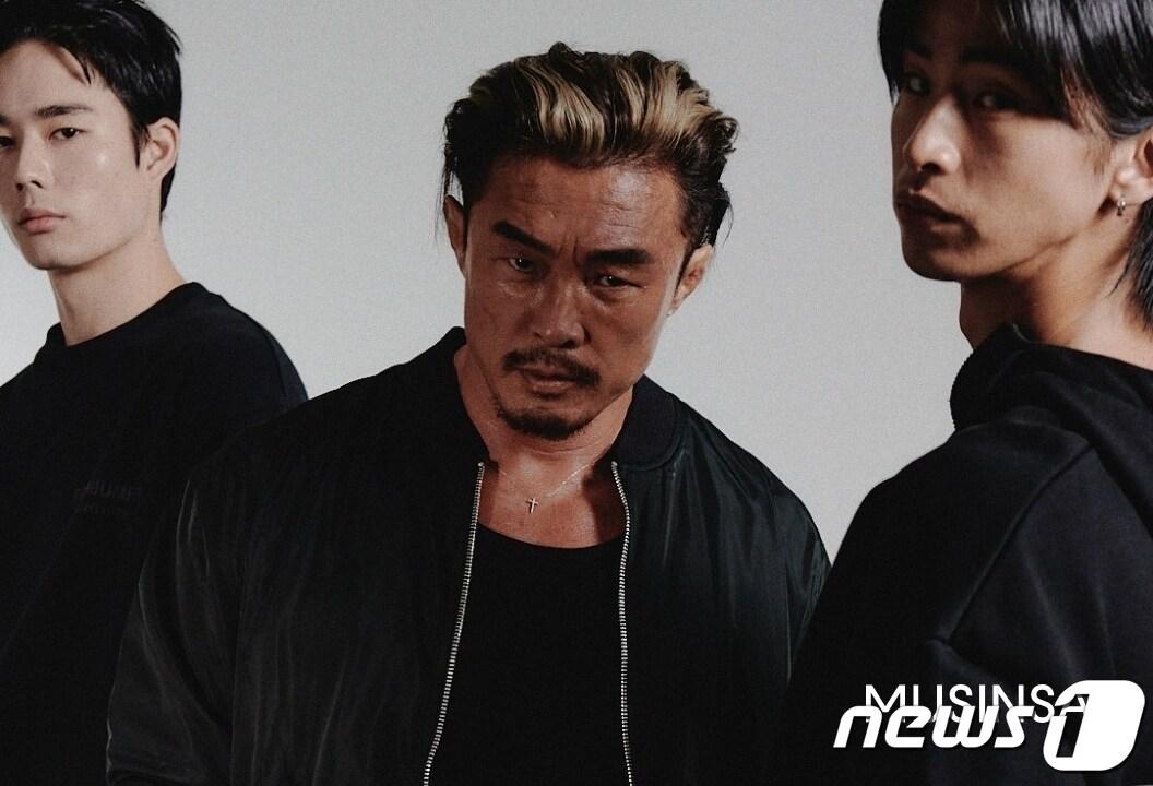 본문 이미지 - 무신사가 '성1975(SUNG1975)' 입점을 기념해 추성훈과 함께 진행한 단독 화보를 공개한다.(무신사제공)