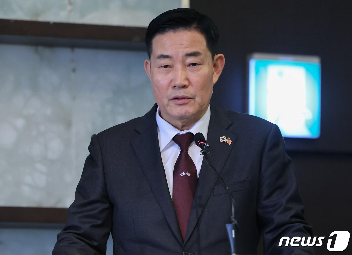 본문 이미지 - 신원식 국방부 장관이 10일 서울 중구 더플라자호텔에서 열린 한국국가전략연구원-미국브루킹스연구소 국제회의에 참석해 오찬사를 하고 있다. 2024.1.10/뉴스1 ⓒ News1 김도우 기자