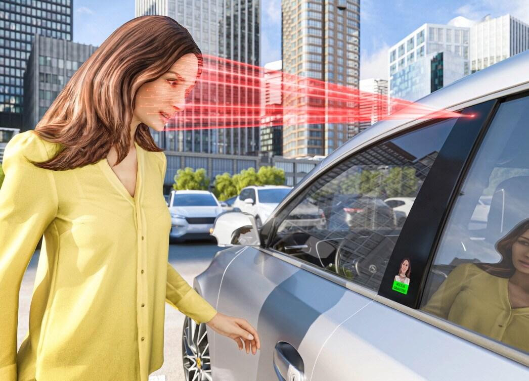 본문 이미지 - 얼굴 인식으로 차량 잠금을 해제하는 '얼굴 인증 디스플레이' 및 추가 정보를 제공하는 B필러에 통합된 디스플레이(콘티넨탈 제공).