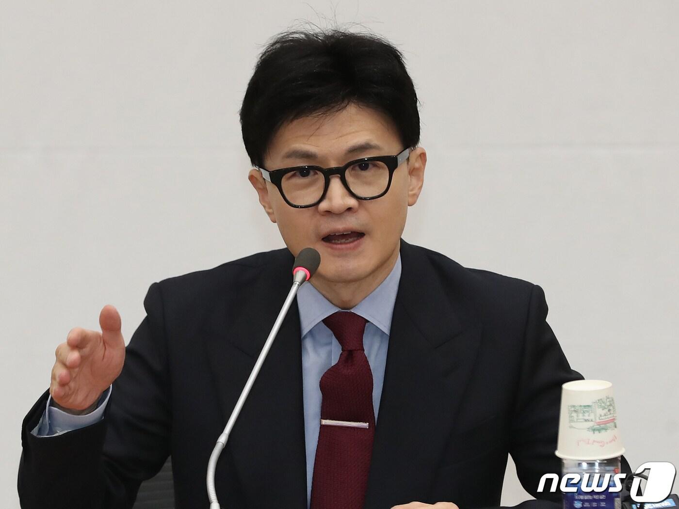 본문 이미지 - 한동훈 국민의힘 비상대책위원장이 11일 오전 부산 동구 부산항국제전시컨벤션센터에서 열린 '부산 현장 비상대책위원회의'에서 모두발언을 하고 있다. 2024.1.11/뉴스1 ⓒ News1 윤일지 기자