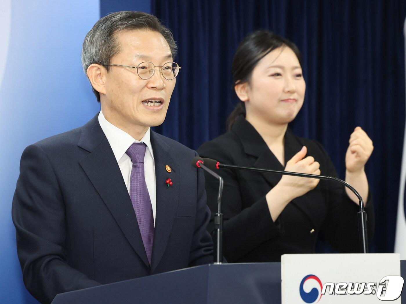 본문 이미지 - 이종호 과학기술정보통신부 장관이 11일 서울 종로구 정부서울청사에서 우주항공청 개청 관련 브리핑을 하고 있다. 2024.1.11/뉴스1 ⓒ News1 허경 기자