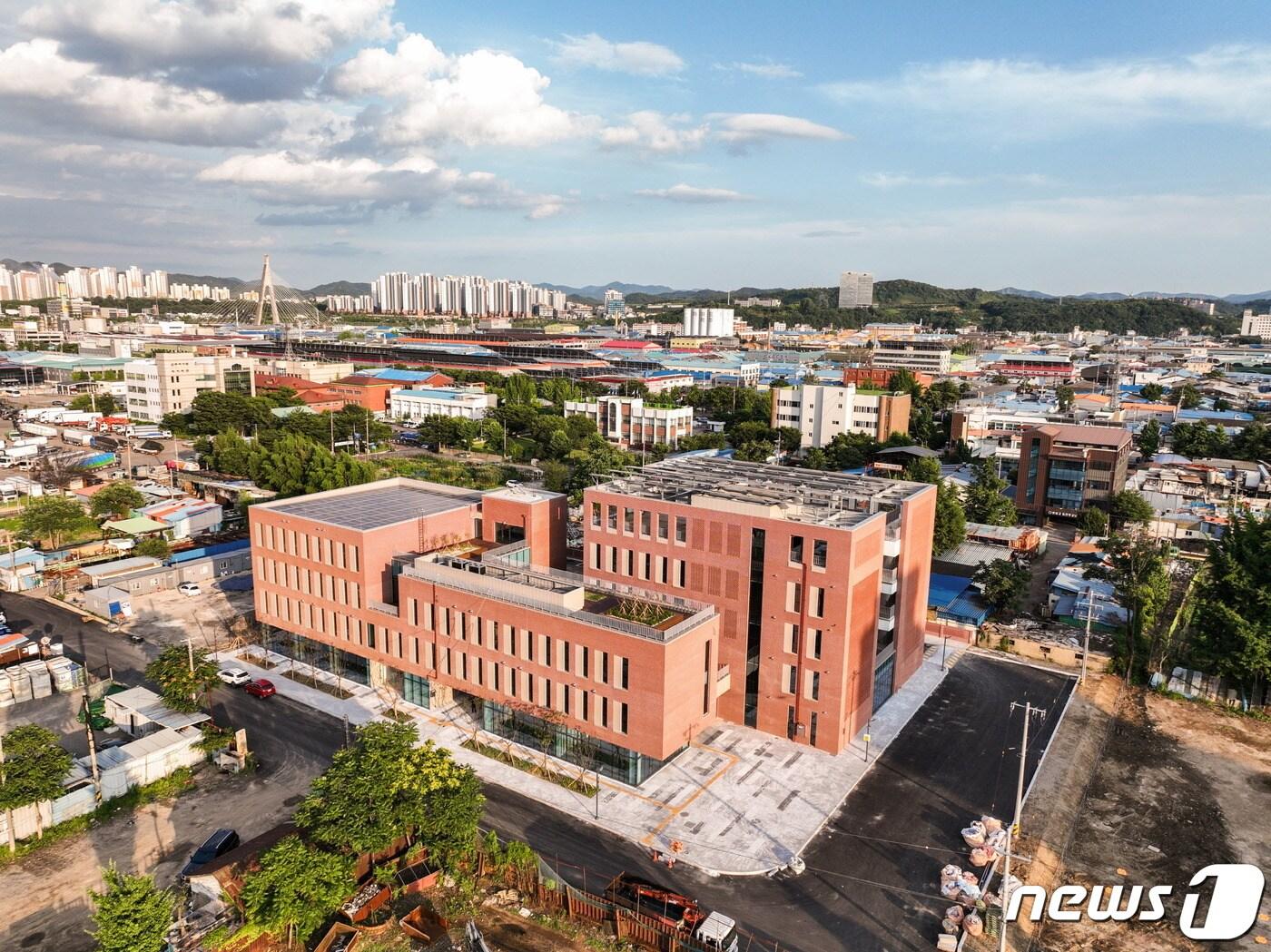 본문 이미지 - 진주시 혁신지원센터 전경(진주시 제공).