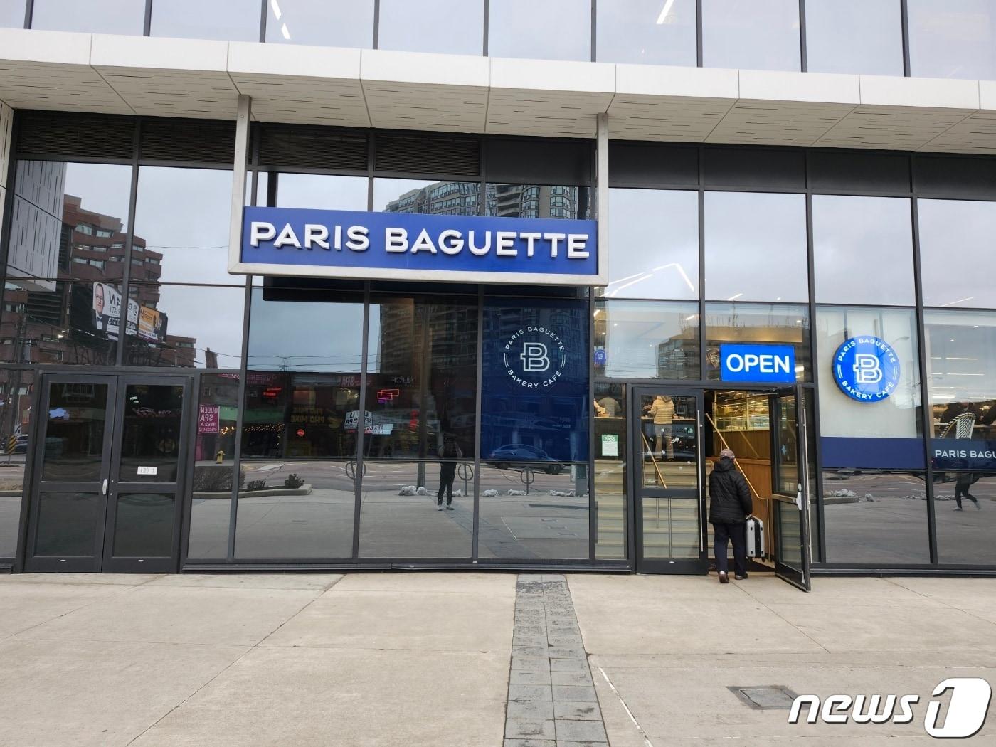 본문 이미지 - 캐나다 토론토 영 스트리트에 위치한 영 쇼핑센터에 있는 파리바게뜨 매장. ⓒ News1 김남희 통신원 