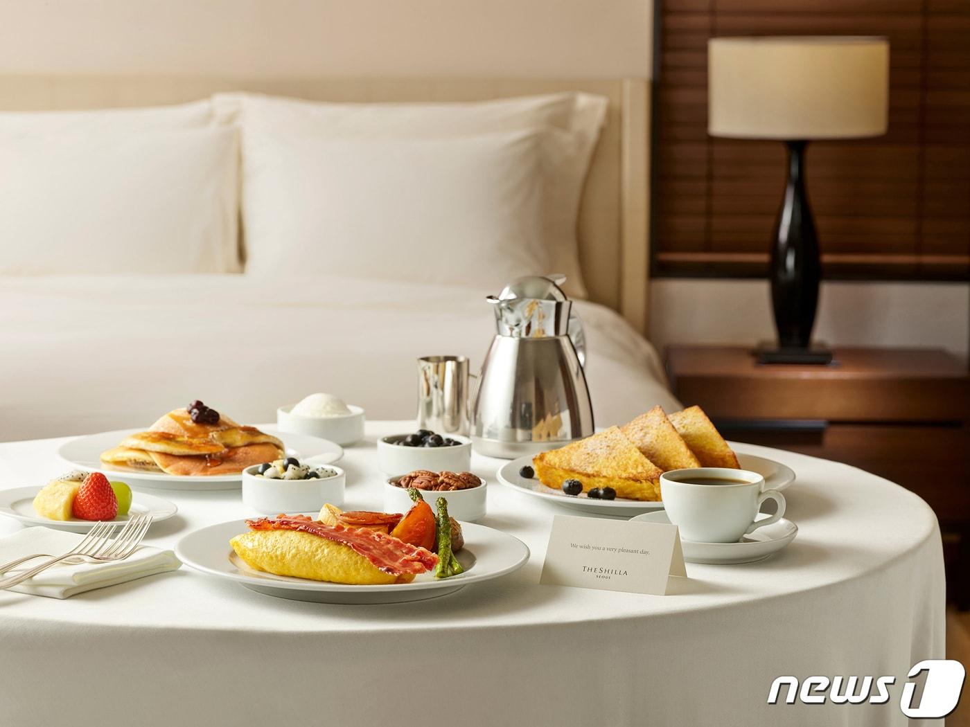 본문 이미지 - 서울신라호텔은 한층 더 여유로운 휴식을 제공하기 위한 객실 패키지를 선보인다.(서울신라호텔제공)