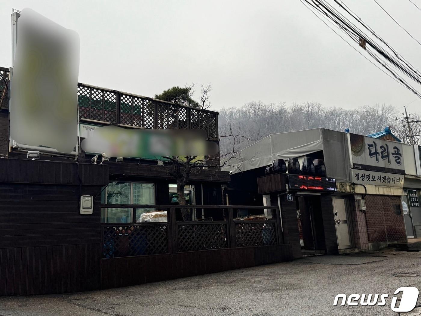 본문 이미지 - 14일 오후 2시께 찾은 인천 미추홀구 햇골길 근처 영양탕 거리에 사람의 발길이 보이지 않는다.2024.1.14 ⓒ News1 박소영 기자