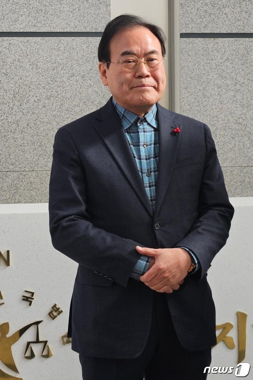 본문 이미지 - 허위사실공표 혐의로 기소된 서거석 전북교육감이 지난달 22일 항소심 결심공판이 끝난 후 취재진 질문에 답하고 있다.2023.12.22./뉴스1 김혜지 기자 ⓒ News1 김혜지 기자