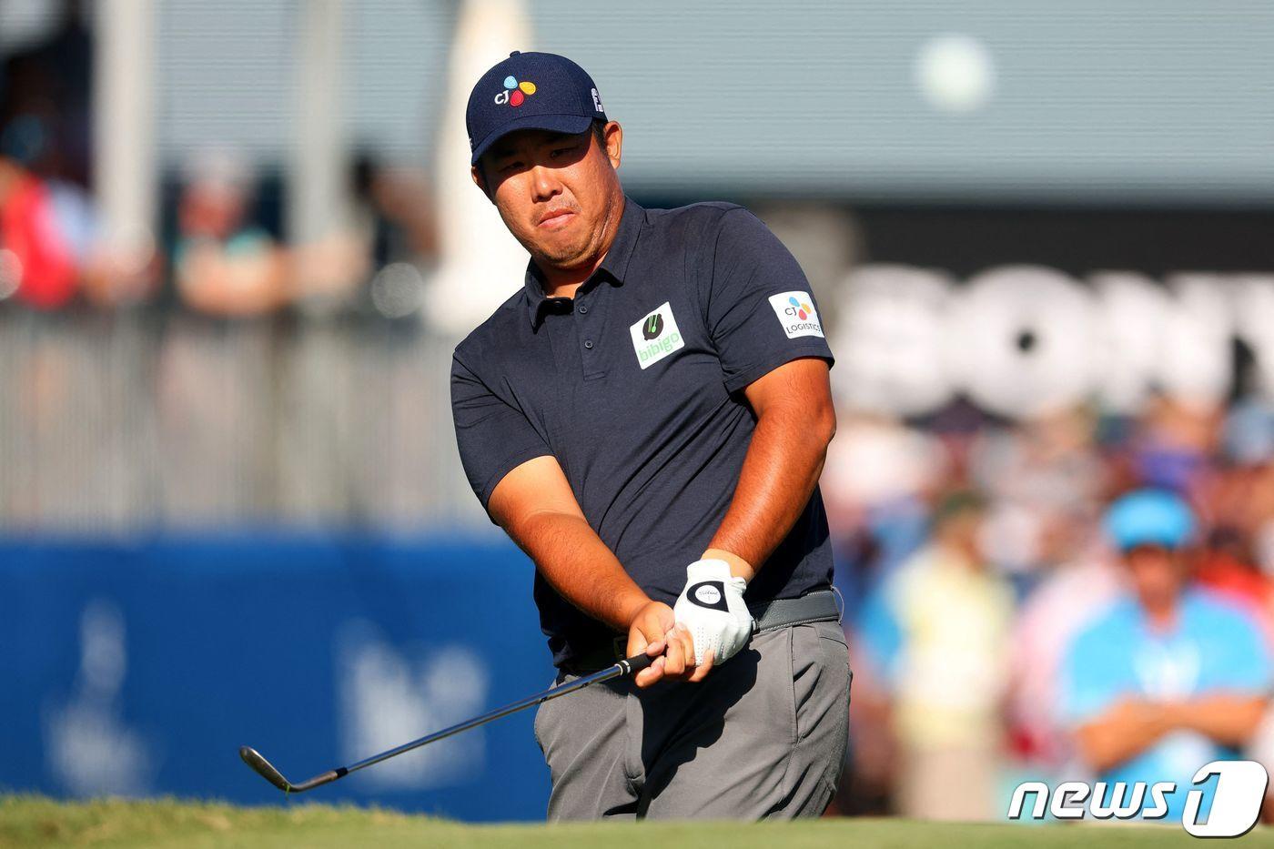 안병훈이 14일(현지시간) 하와이주 호놀룰루의 와이알레이 CC에서 준우승을 한 PGA 투어 소니 오픈 연장전서 샷을 하고 있다. 2024.1.15 ⓒ AFP=뉴스1 ⓒ News1 우동명 기자