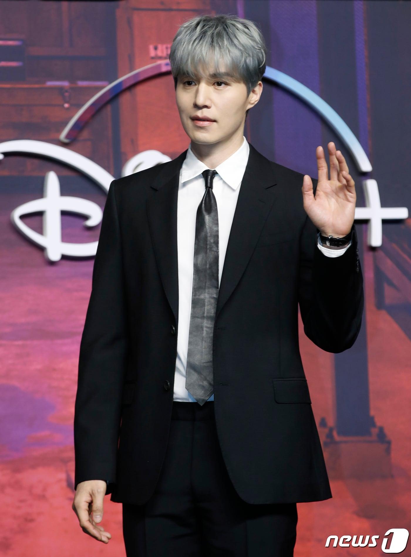 본문 이미지 - 배우 이동욱이 15일 서울 영등포구 콘래드서울 호텔에서 열린 디즈니+ 오리지널 시리즈 '킬러들의 쇼핑몰' 제작발표회에서 포즈를 취하고 있다. '킬러들의 쇼핑몰'은 삼촌 정진만(이동욱 분)이 남긴 위험한 유산으로 인해 수상한 킬러들의 표적이 된 조카 정지안(김혜준 분)의 생존기를 다룬 스타일리시 뉴웨이브 액션 드라마다. 2024.1.15/뉴스1 ⓒ News1 권현진 기자