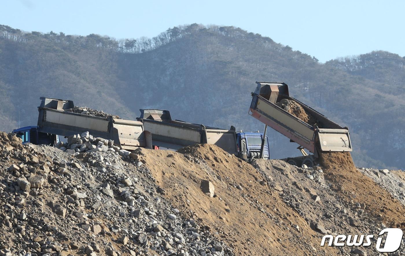 사진은 15일 경기 용인시 원삼면 용인 반도체클러스터 일반산업단지 공사 현장의 모습. 2024.1.15/뉴스1 ⓒ News1 김영운 기자