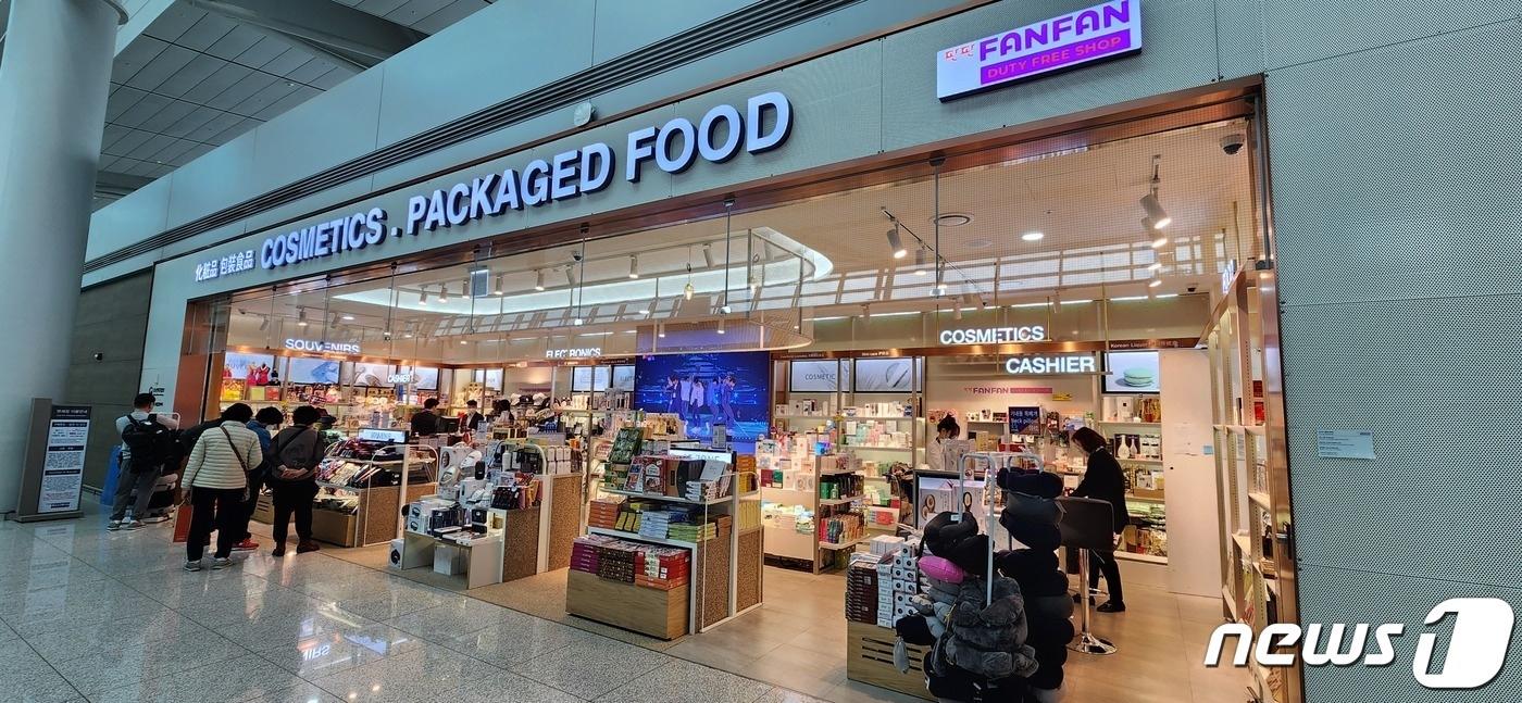 본문 이미지 - 인천국제공항에 위치한 판판면세점 전경.(중소기업유통센터 제공)